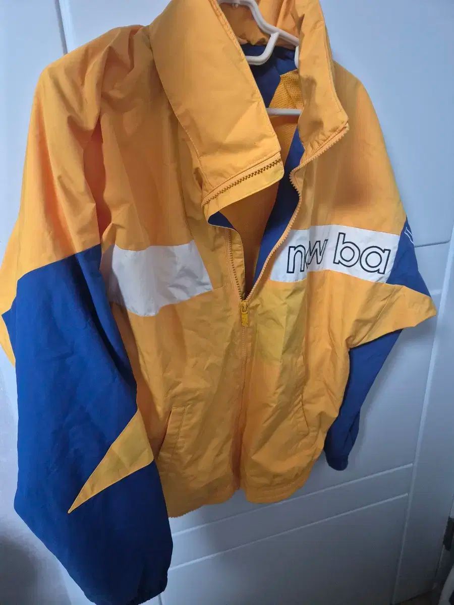 IU アイユ ニューバランス 防風ジャンパー 95m