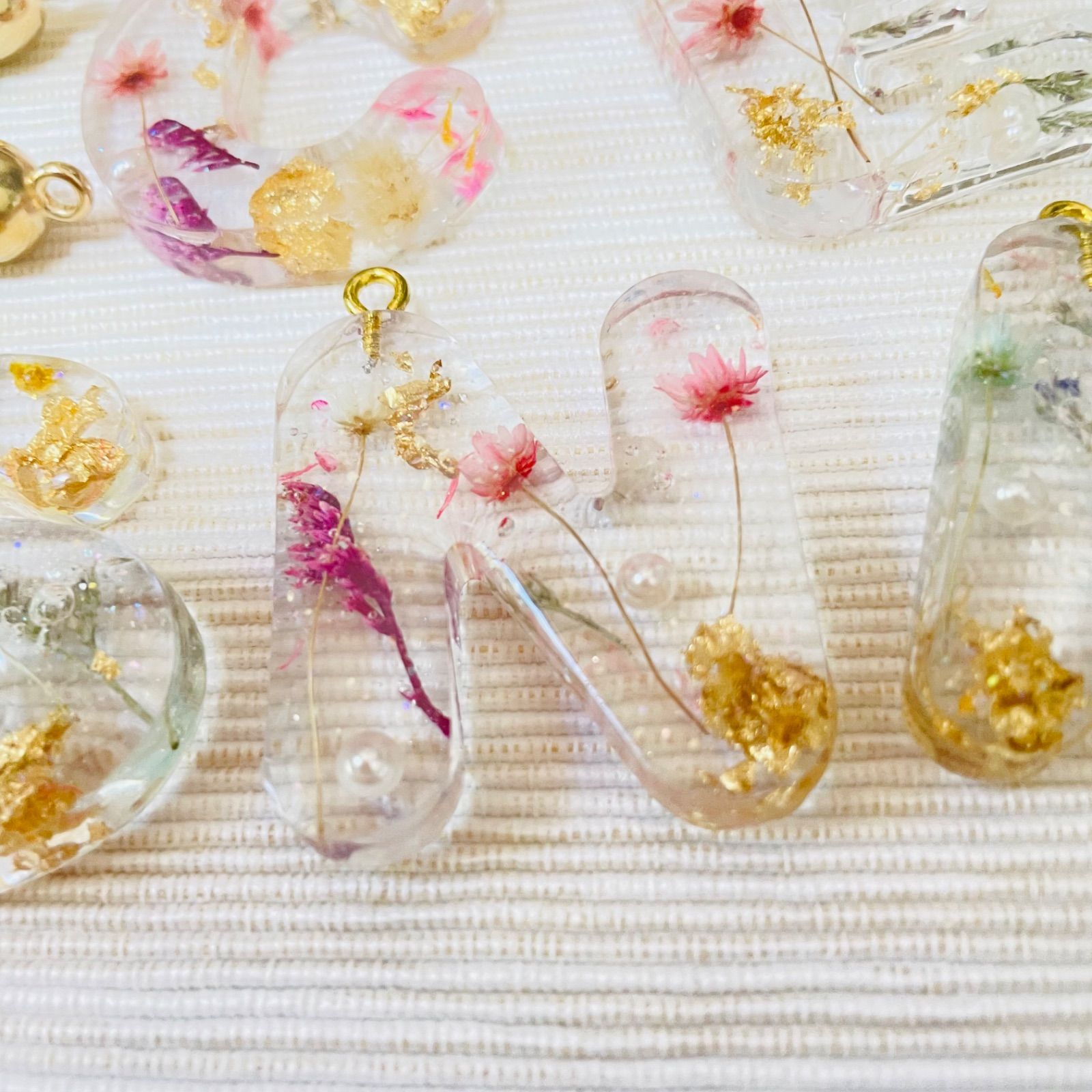 ハーバリウムキーホルダー 選べるイニシャルキーホルダー お花の