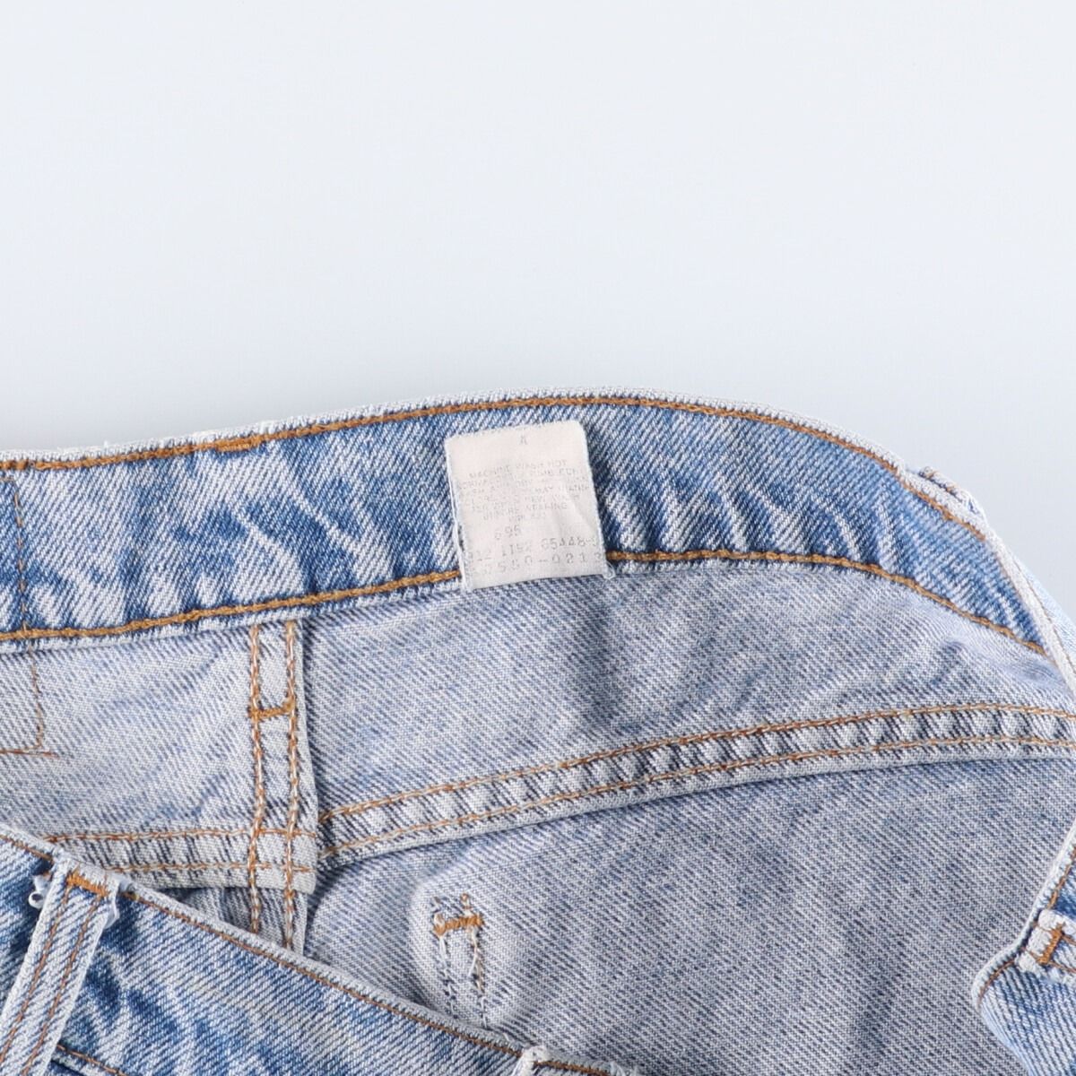 テーパードデニムパンツ