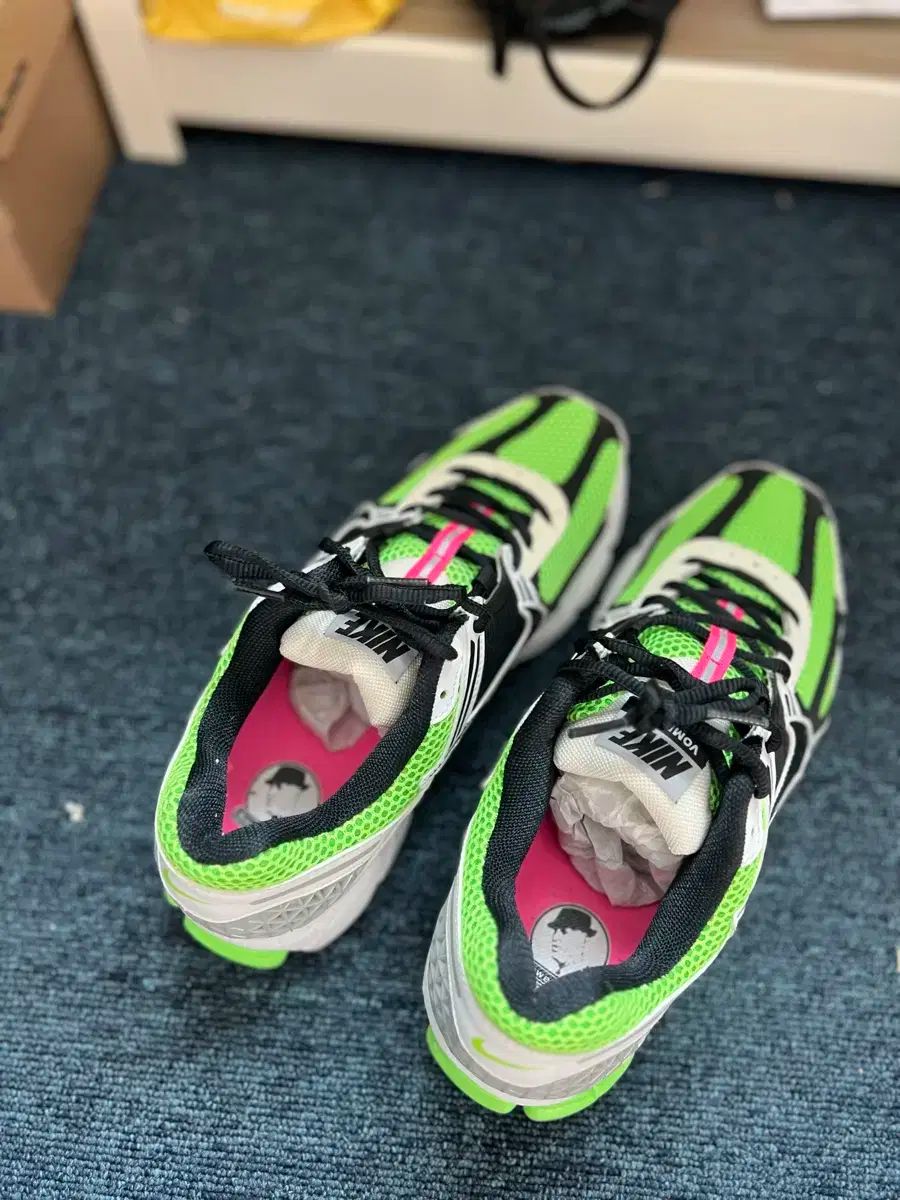NIKE