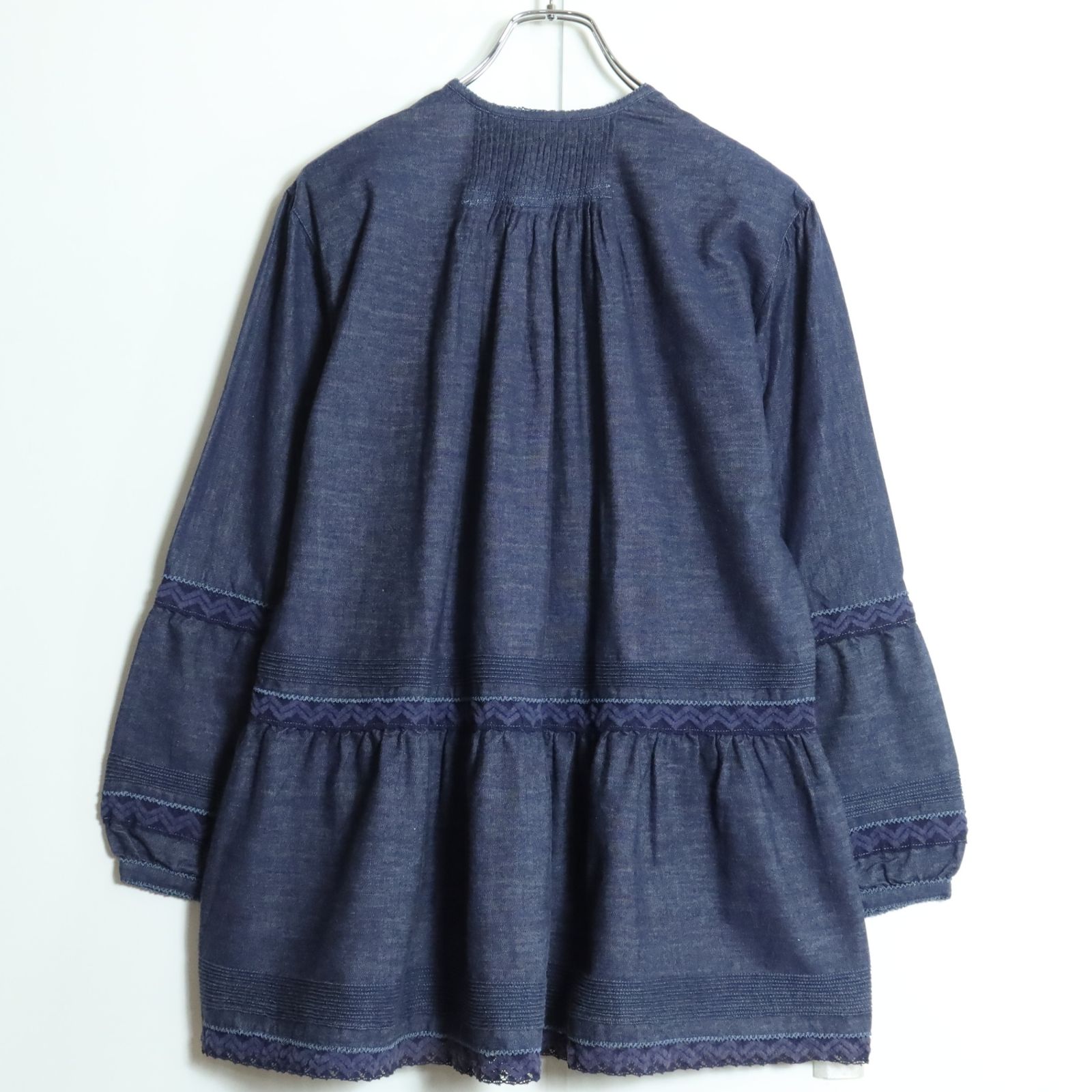 【美品】ワンダフルワールド カネコイサオ★裾レース♪デニムのゆったりブラウス  ネイビー系 タッセルコード付き♪z15909 美品】ワンダフルワールド カネコイサオ☆デニムのゆったりブラウス