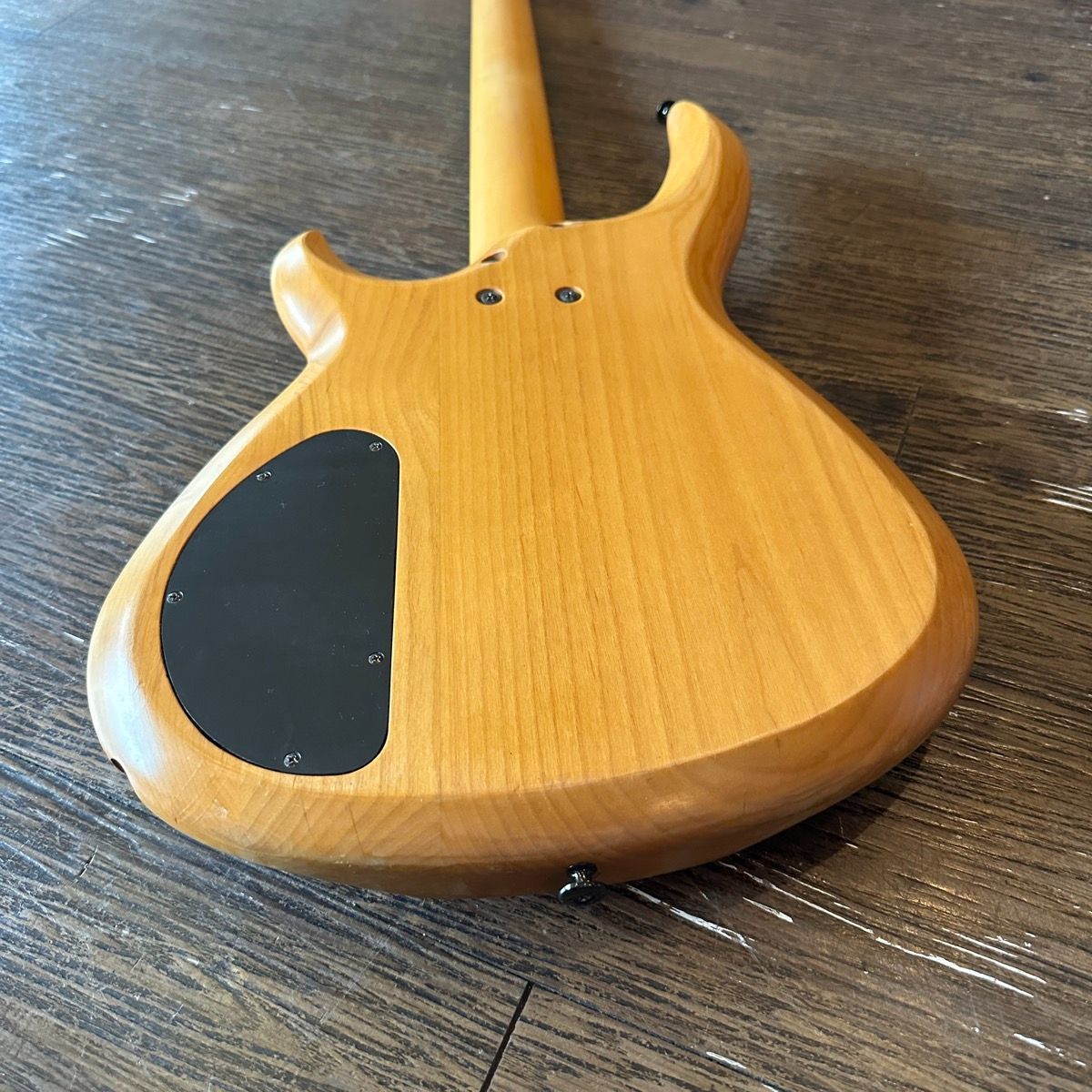 Aria ProII 6弦アクティブエレキベース イエロー Aria ProII 6弦アクティブエレキベース イエロー ARIA Custom Shop AP