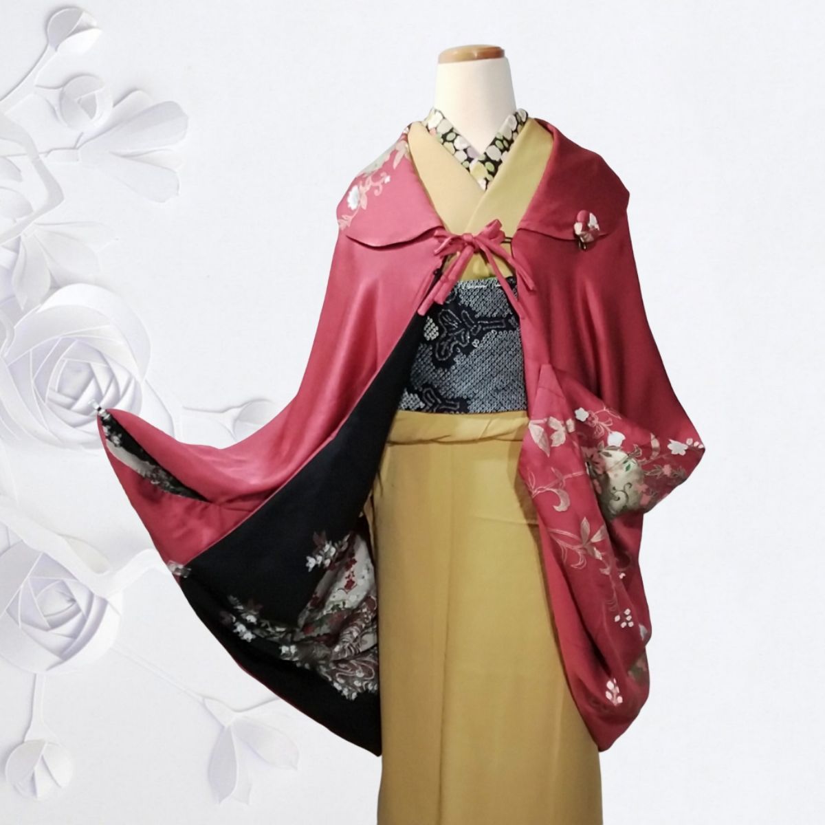 和洋折衷で使える 正絹リバーシブルモモンガコート 羽織紐とブローチ