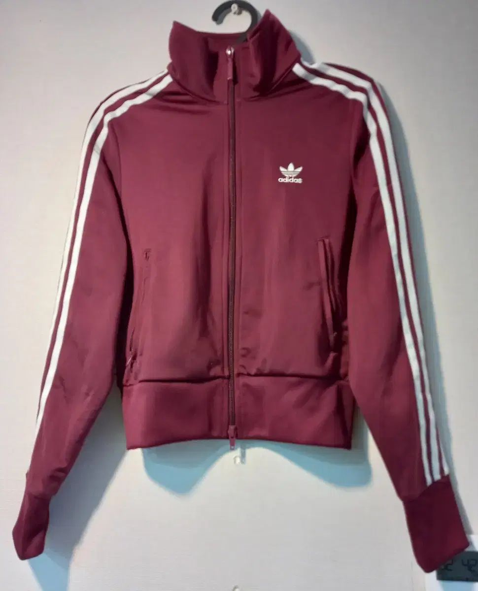 adidas トラックジャケット 完売商品 マルーン バーガンディ 美品 adidas トラックジャケット 完売商品 マルーン バーガンディ 美品