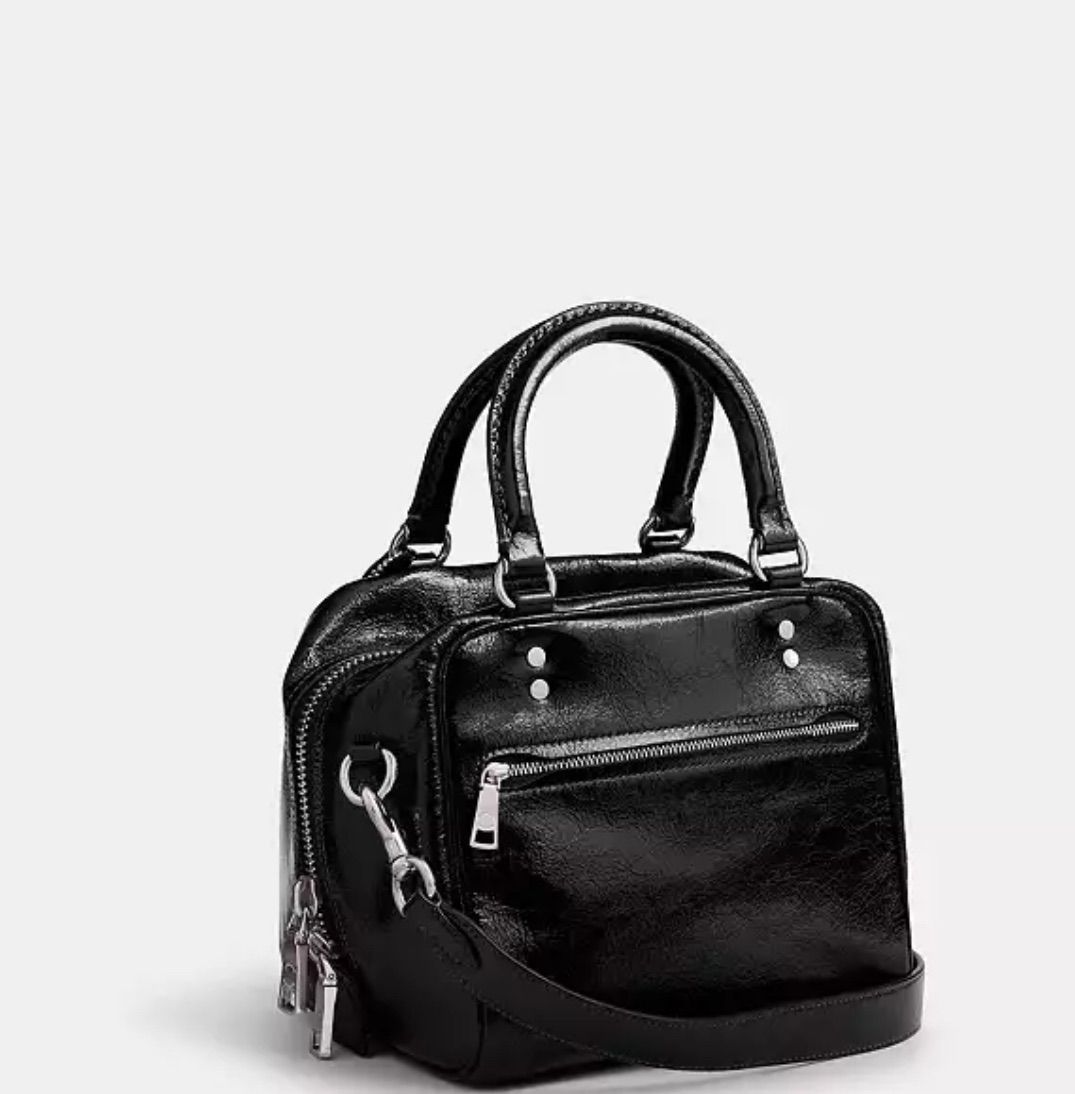 完売品‼️艶レザーで格上げコーデ ✨️COACH キューブ ローグ