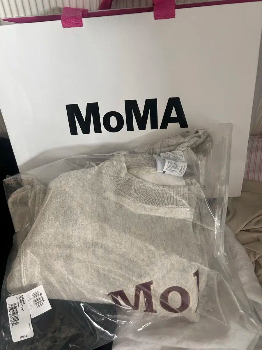 MoMA ニューヨーク近代美術館 トレーナー スモールサイズ ショッピングバッグ テック そのまま