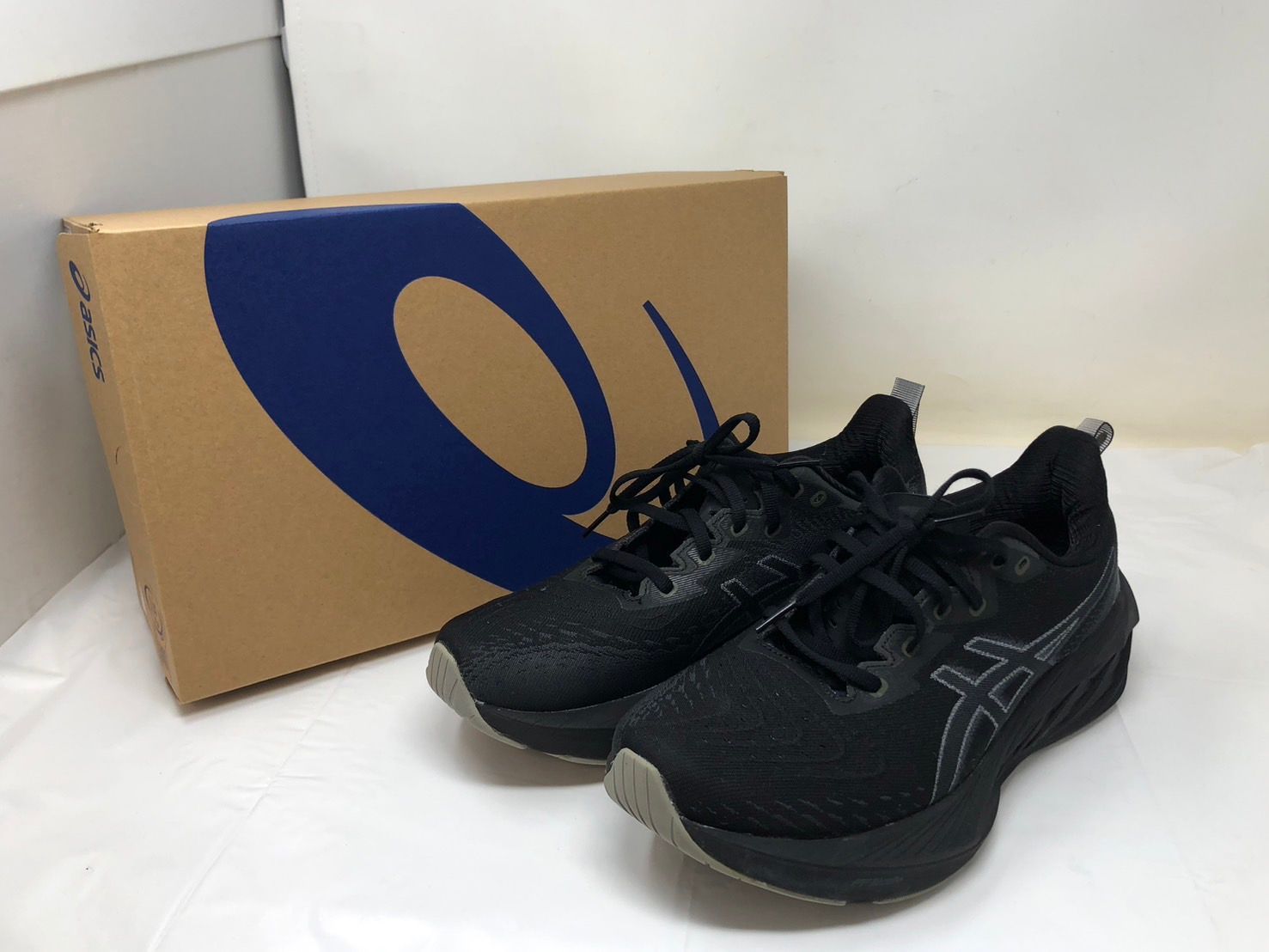 ◇asics アシックス NOVABLAST4ランニングシューズ 1011B693