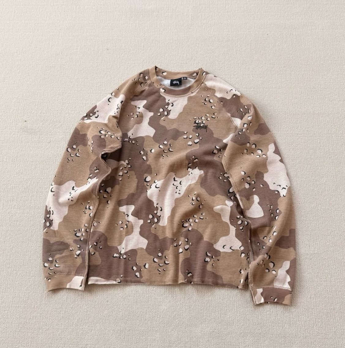 Stussy FW24 ラグランサーマルLSクルー ロゴデザイン入りラグランスリーブワッフル長袖Tシャツ メンズ レディース共通