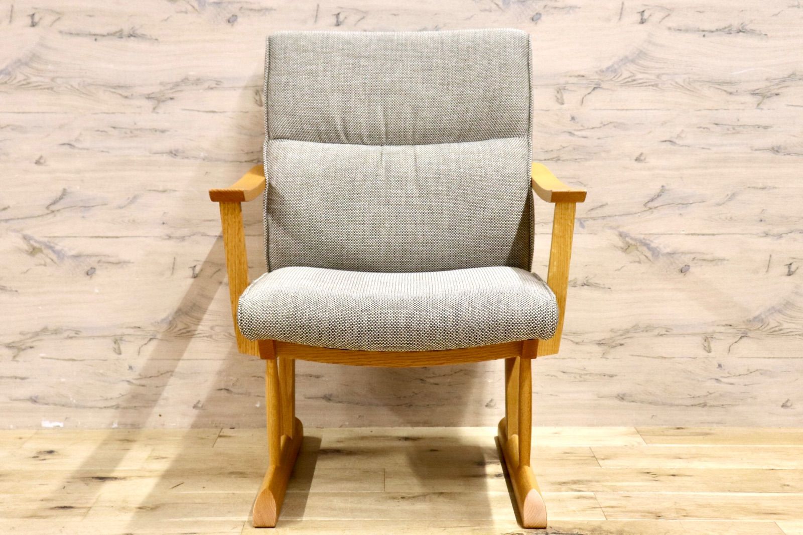 GMIS268C 飛騨産業 HIDA キツツキ KAYA ダイニングチェア アームチェア 椅子 ファブリック オーク材 無垢 モダン 定価約12万