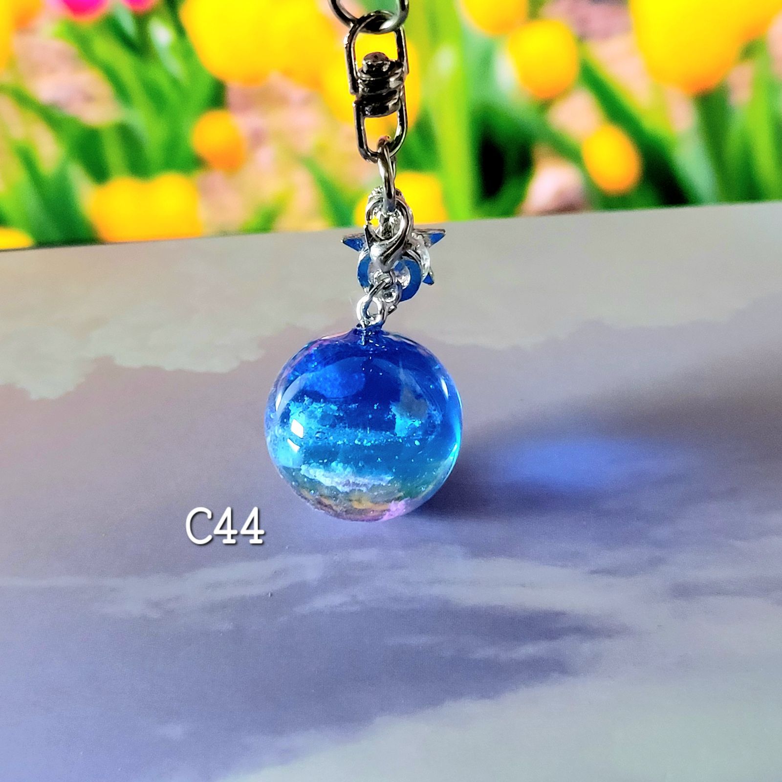 【No.143】～空玉～月夜と雲 チャーム キーホルダー 月の満ち欠けレジンの空玉ネックレス|雲レジン|夜空|星雲