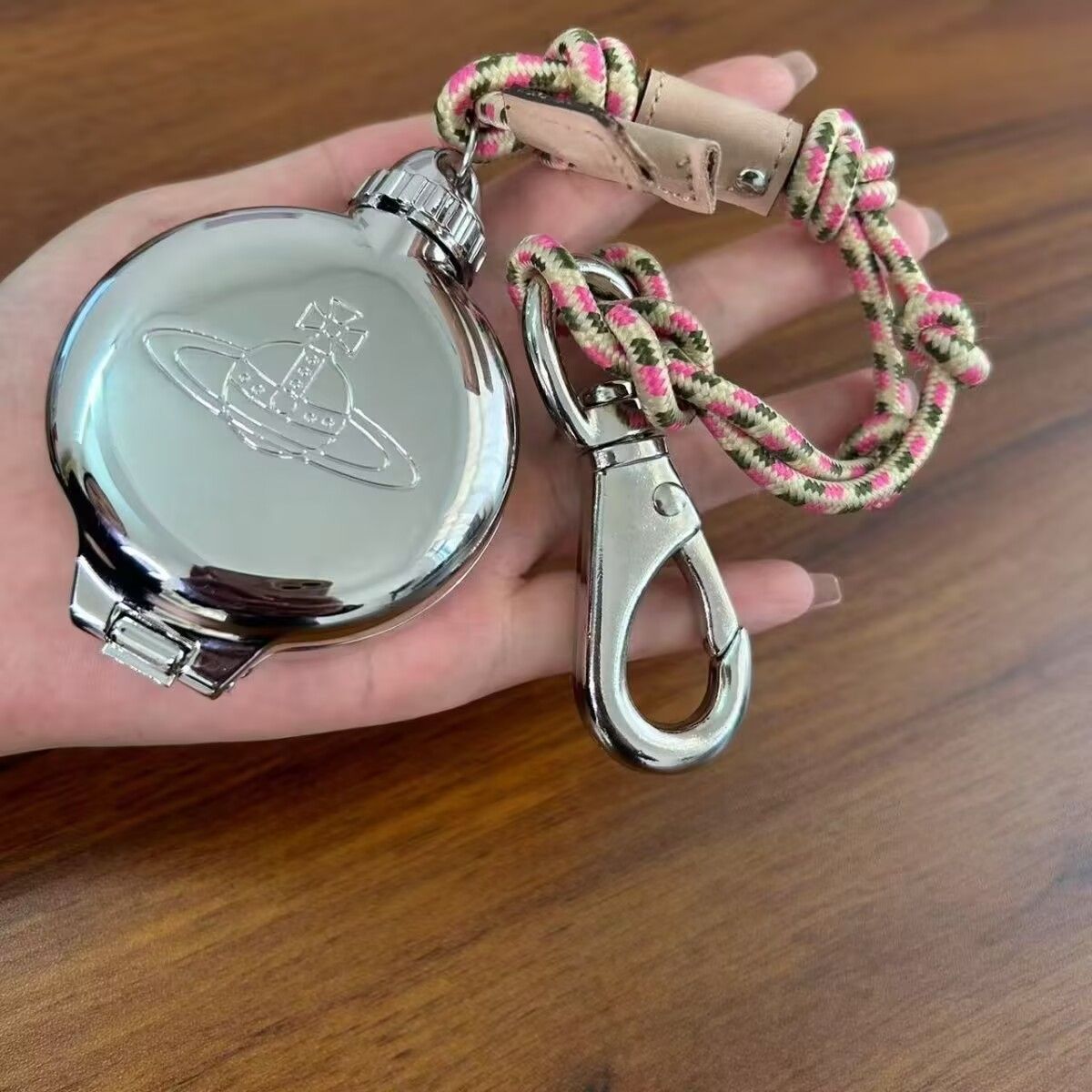 Vivienne Westwood(ヴィヴィアンウエストウッド)携帯灰皿 | CCU.IS