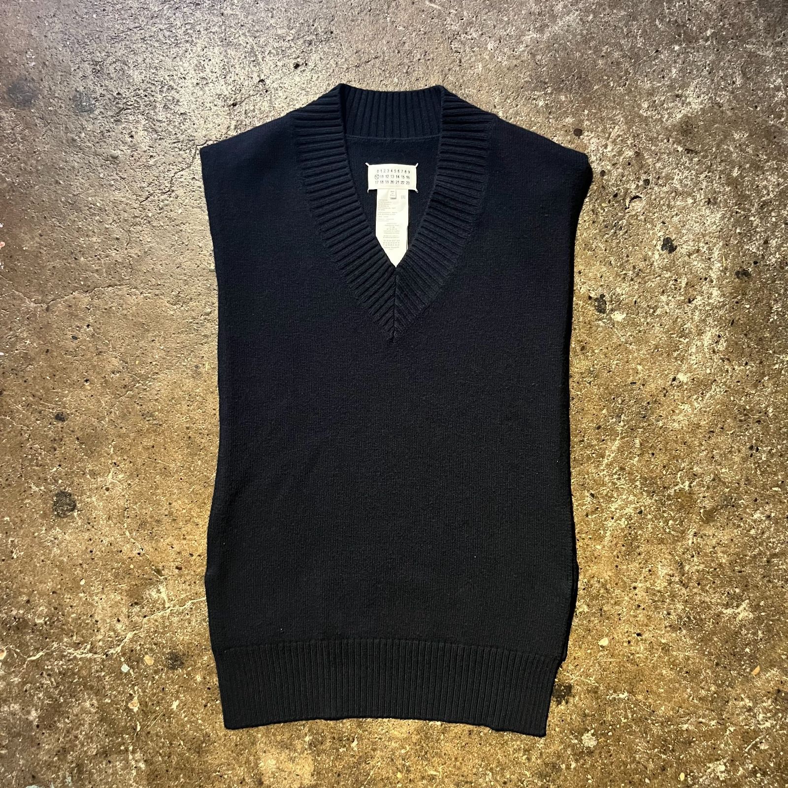 Maison Margiela ⑩ 22ss サイドオープンVネックベスト ニット メゾンマルジェラ 2025ss S050TH055