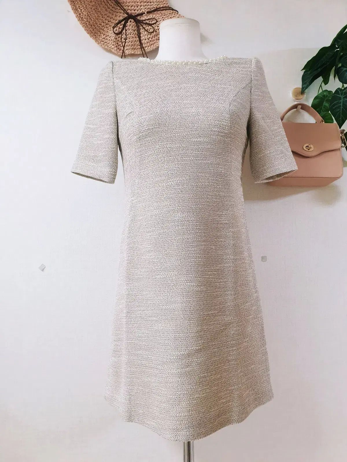 MOJO.S.PHINE モジョエスピン ツイード ミニワンピース 55 ベージュグレートーン ネックパール