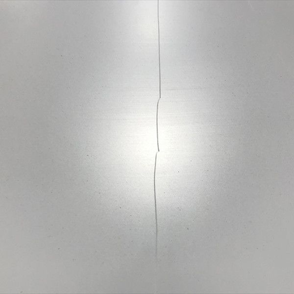 グレー