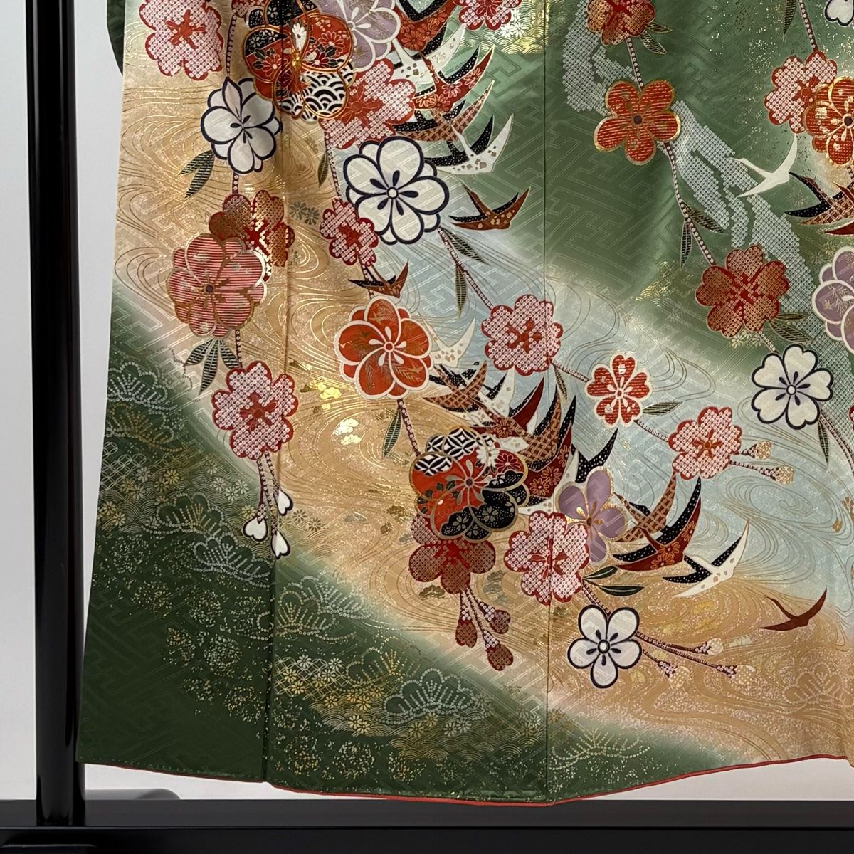 美品 振袖 深い黄緑 扇面 鶴 花文 雪輪 金彩加工 金駒刺繍 身丈154cm 振袖 豪華 金彩 金刺繍 紋意匠 桜 身丈160cm 撥水加工済 - メルカリ