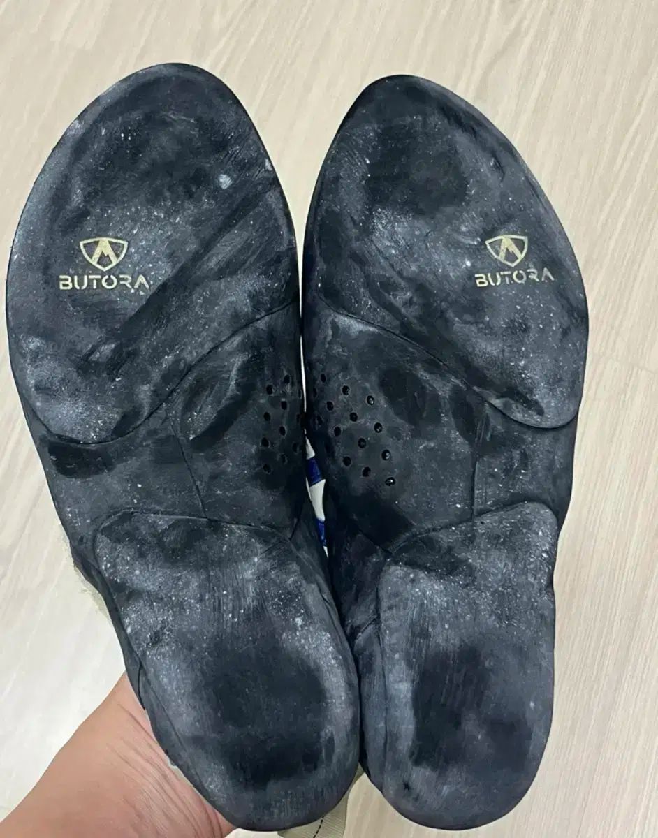 ブトラ アークス クライミングシューズ