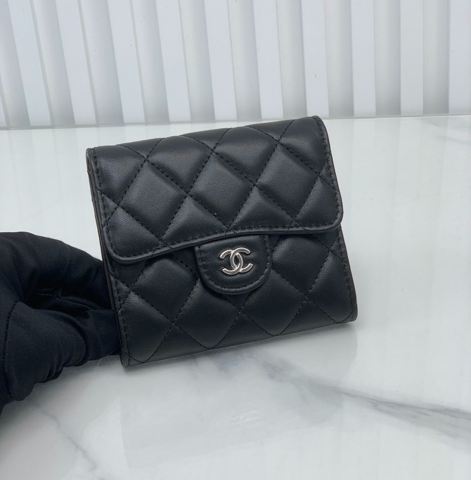 【CHANEL】クラシックスモールフラップウォレット財布