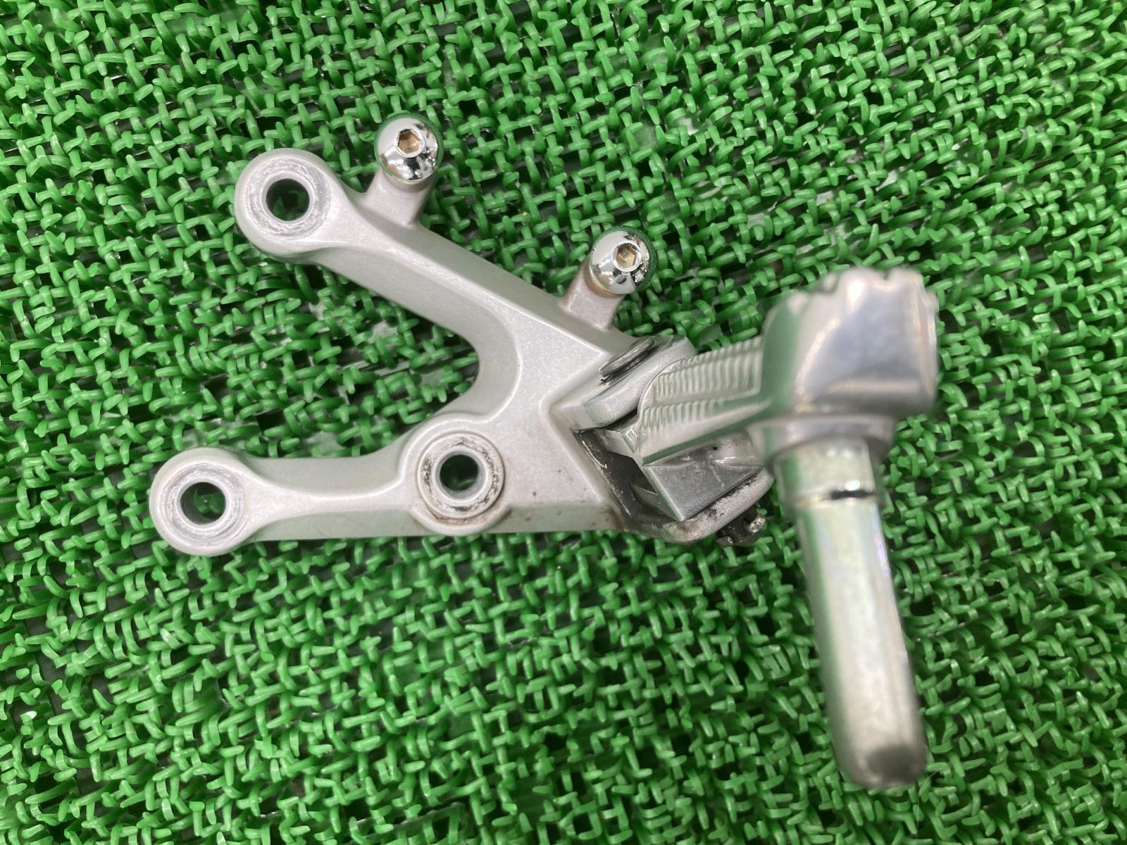 YZF-R25 ステップ 左 1WD ヤマハ 純正 中古 バイク 部品 RG10J 曲がり無し 品薄 希少品 安心ノーマル 車検 Genuine