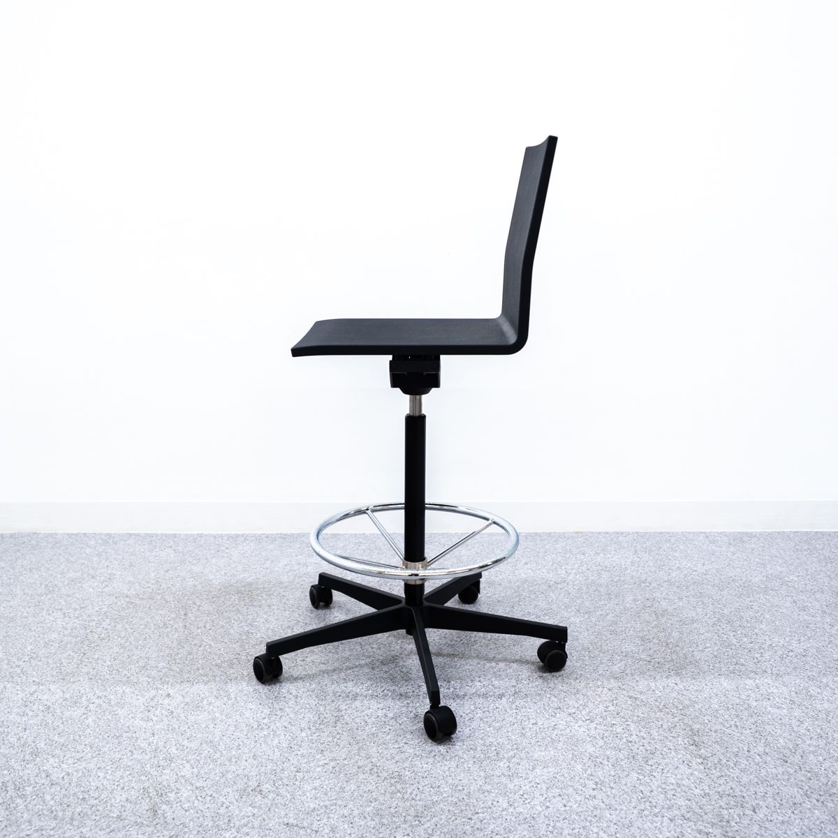 Vitra ヴィトラ .04 Counter カウンター チェア ベーシックダーク マールテン ヴァン セーヴェレン 定価20万 2 MARWIL-DEMENAGEMENTS_CH
