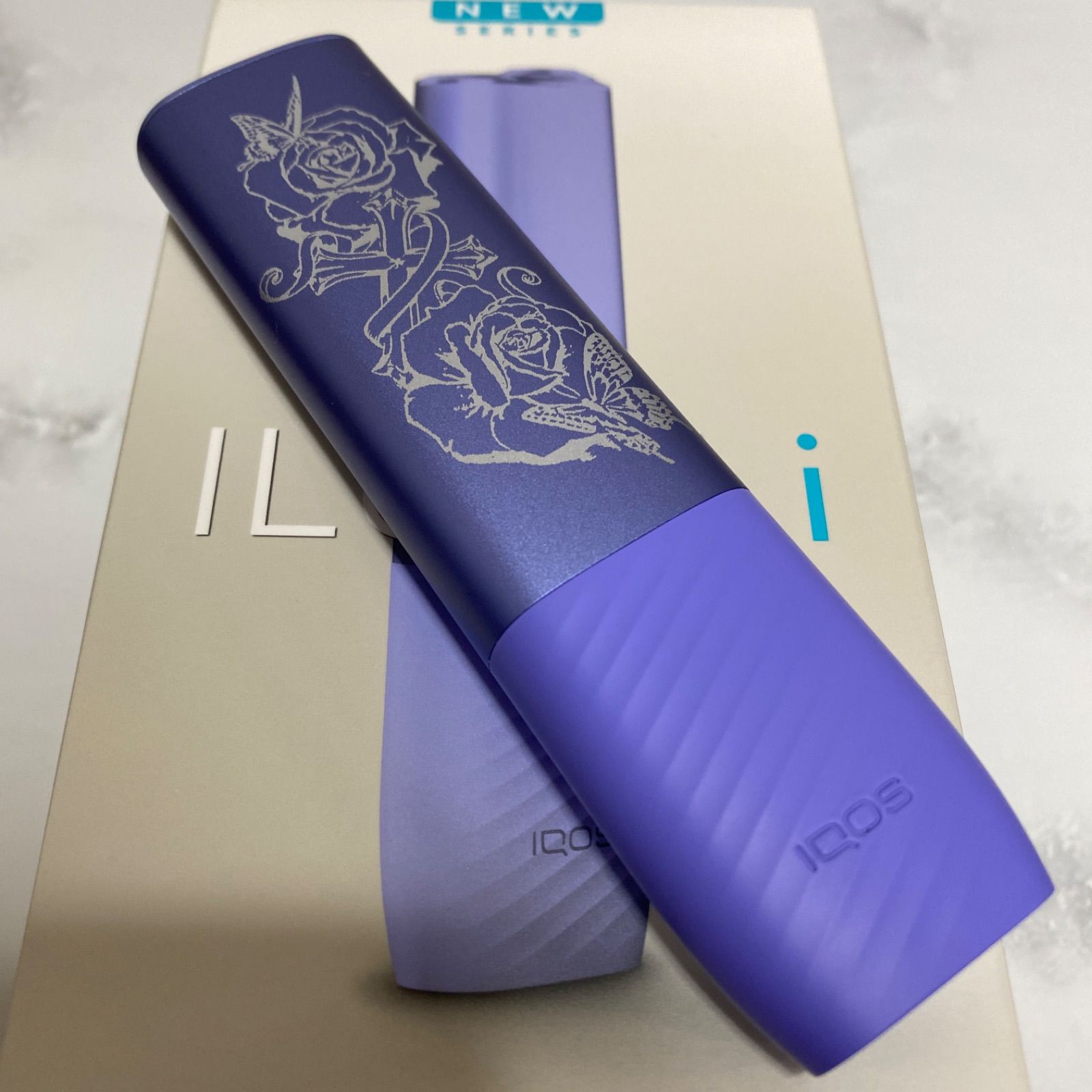 蝶 薔薇 クロス デザイン レーザー加工 iQOS ILUMA i ONE アイコスイルマ i ワン デジタルバイオレット 紫 ネオン バラ アゲハ蝶  蝶々 十字架 新型 新品 未使用 送料無料 オリジナル カスタム お洒落 おしゃれ 可愛い かわいい - メルカリ