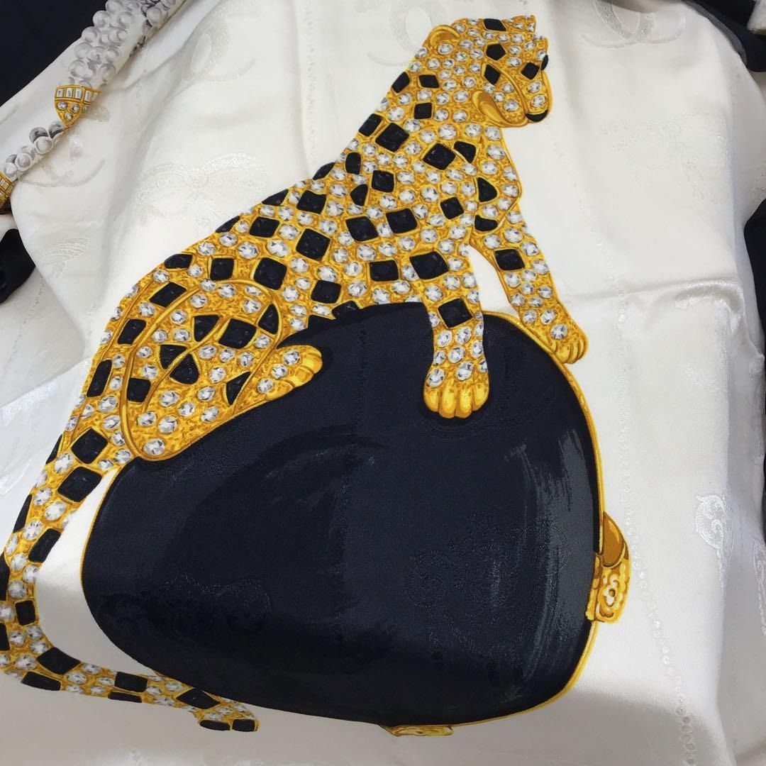 Cartierカルティエ ヒョウデザイン スカーフ Cartier ヒョウデザイン パンテール シルクスカーフ カルティエ - メルカリ