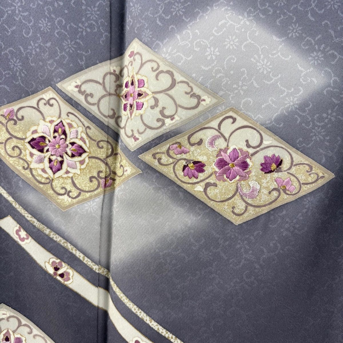 付下げ 身丈160cm 裄丈66cm M 袷 帝王紫 落款 華文 菱 刺繍 金銀