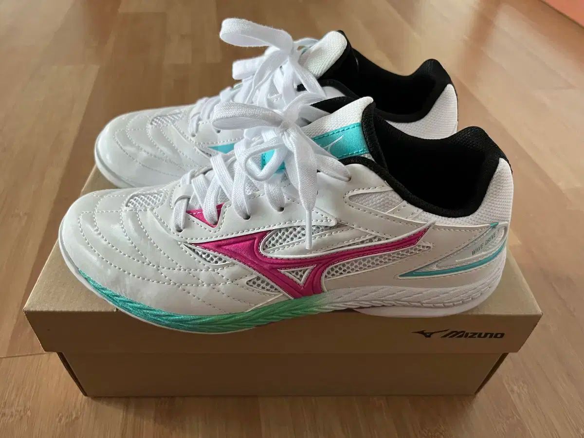 235 Mizuno ミズノ 波 ドライブ 9 ピンポンシューズ