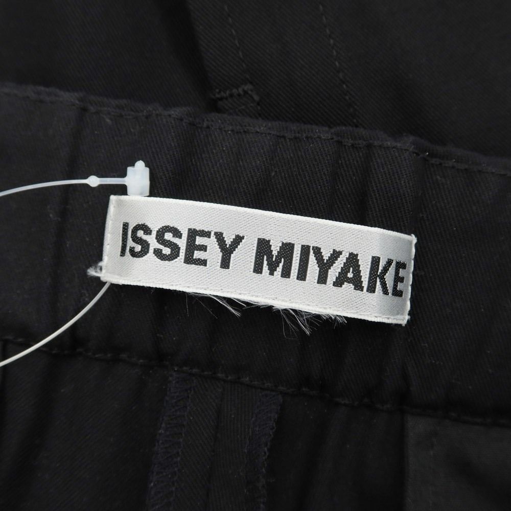 【中古】イッセイミヤケ ISSEY MIYAKE 2023年春夏 コットン系 カジュアルスラックス パンツ  ブラック【サイズ表記なし（M位）】【レディース】