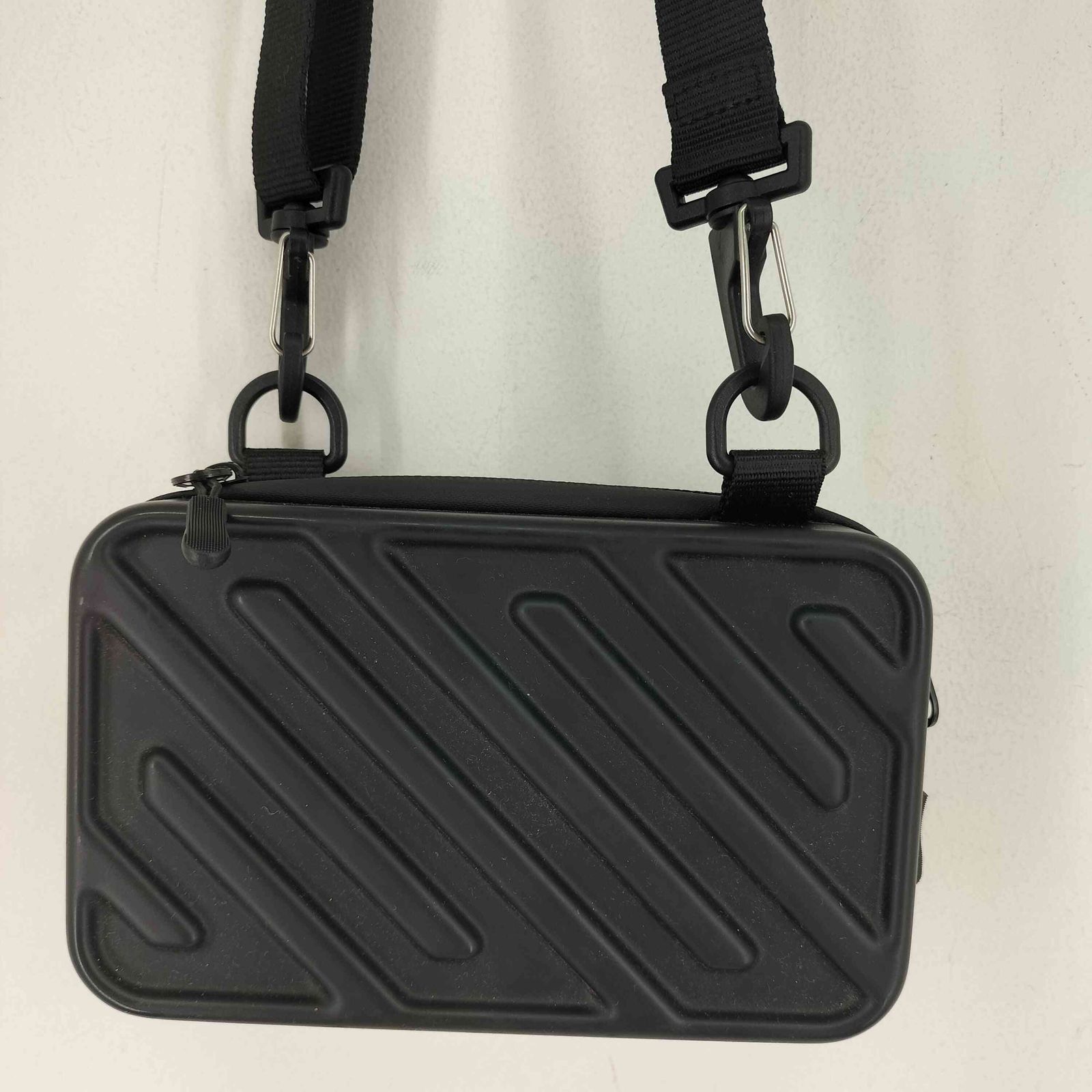 ZARAのメンズブショルダーバッグ ZARA - 新品 ZARA メンズ バッグ 黒 ブラック ボディバッグ