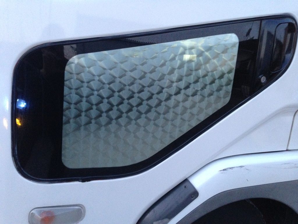 ベストワンファイター NEWファイター 安全窓 ウロコ デコトラ トラックショップASC - メルカリ