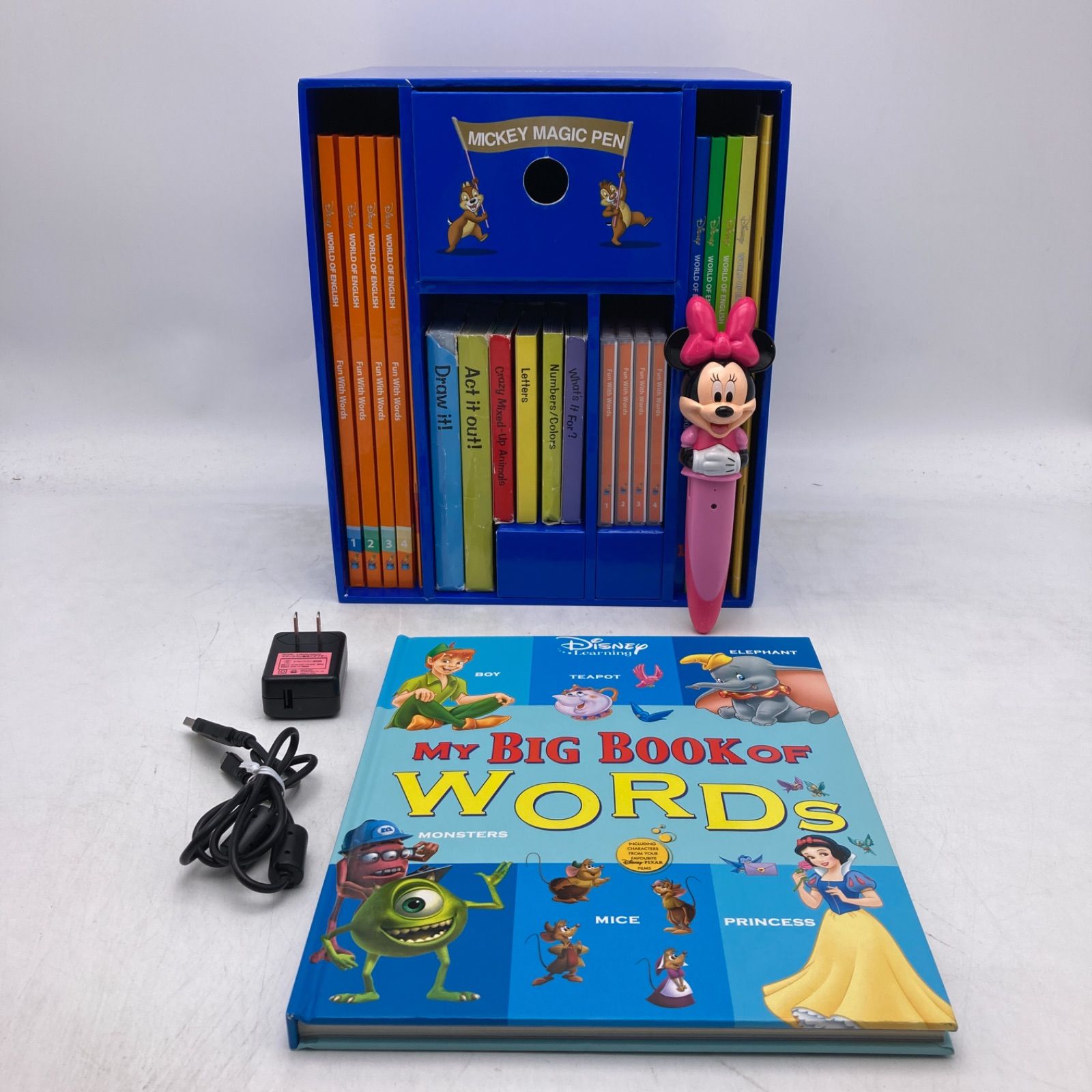 Disney's World of English 絵本セットと知育玩具 Disney's World of English 絵本セットと知育玩具