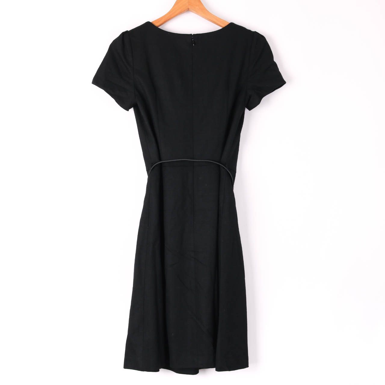 アンタイトル ワンピース ウエストマーク 膝丈 半袖 黒 無地 ウール100  