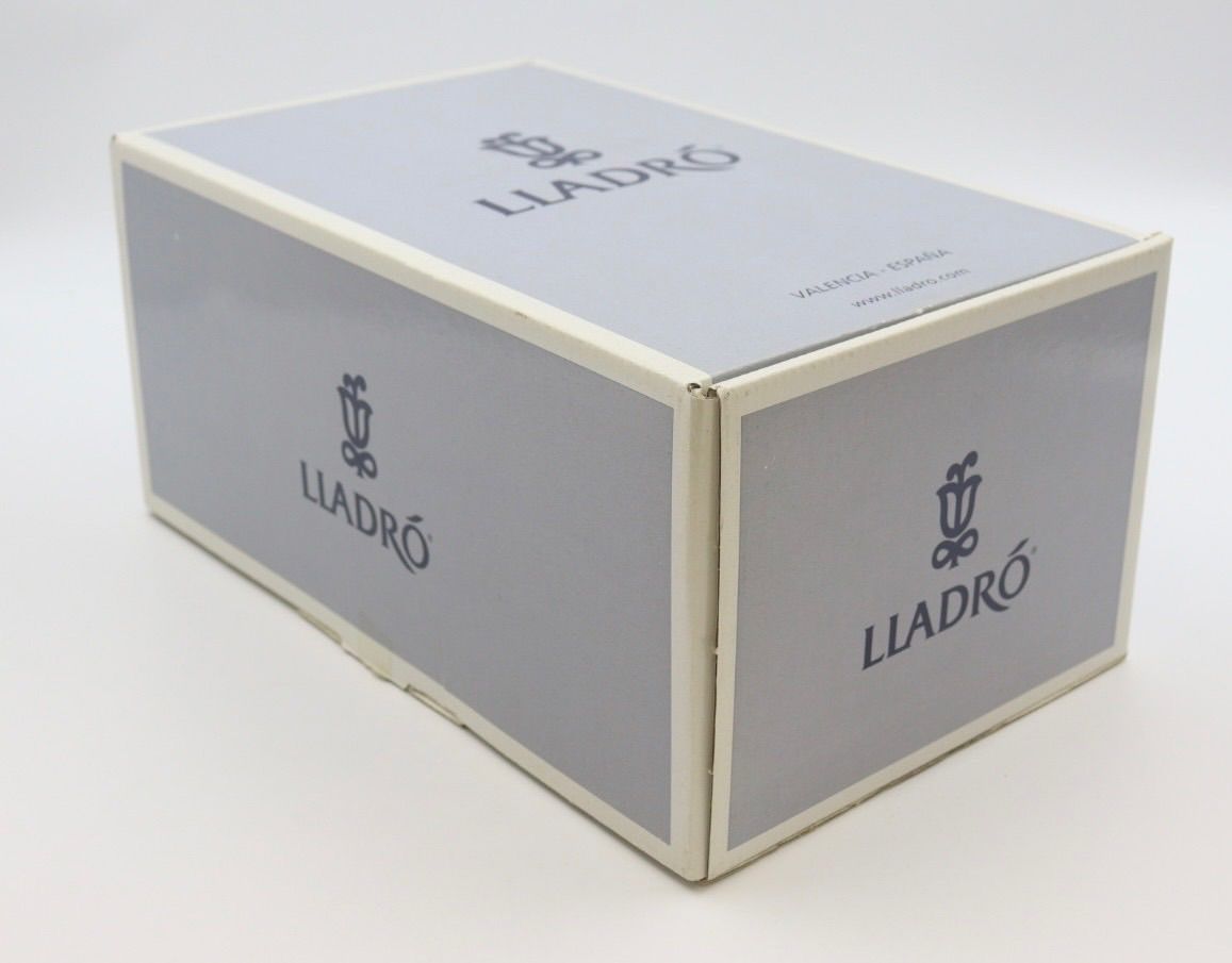 リヤドロ LLADRO アイランドビューティー　NO.2383 フィギュリン リヤドロ LLADRO アイランドビューティー NO.2383 フィギュリン