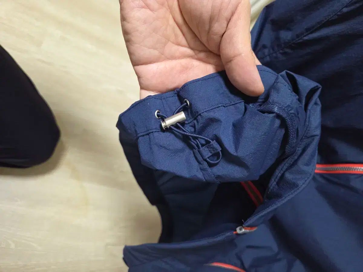 ルイカステル ウィンドブレーカー