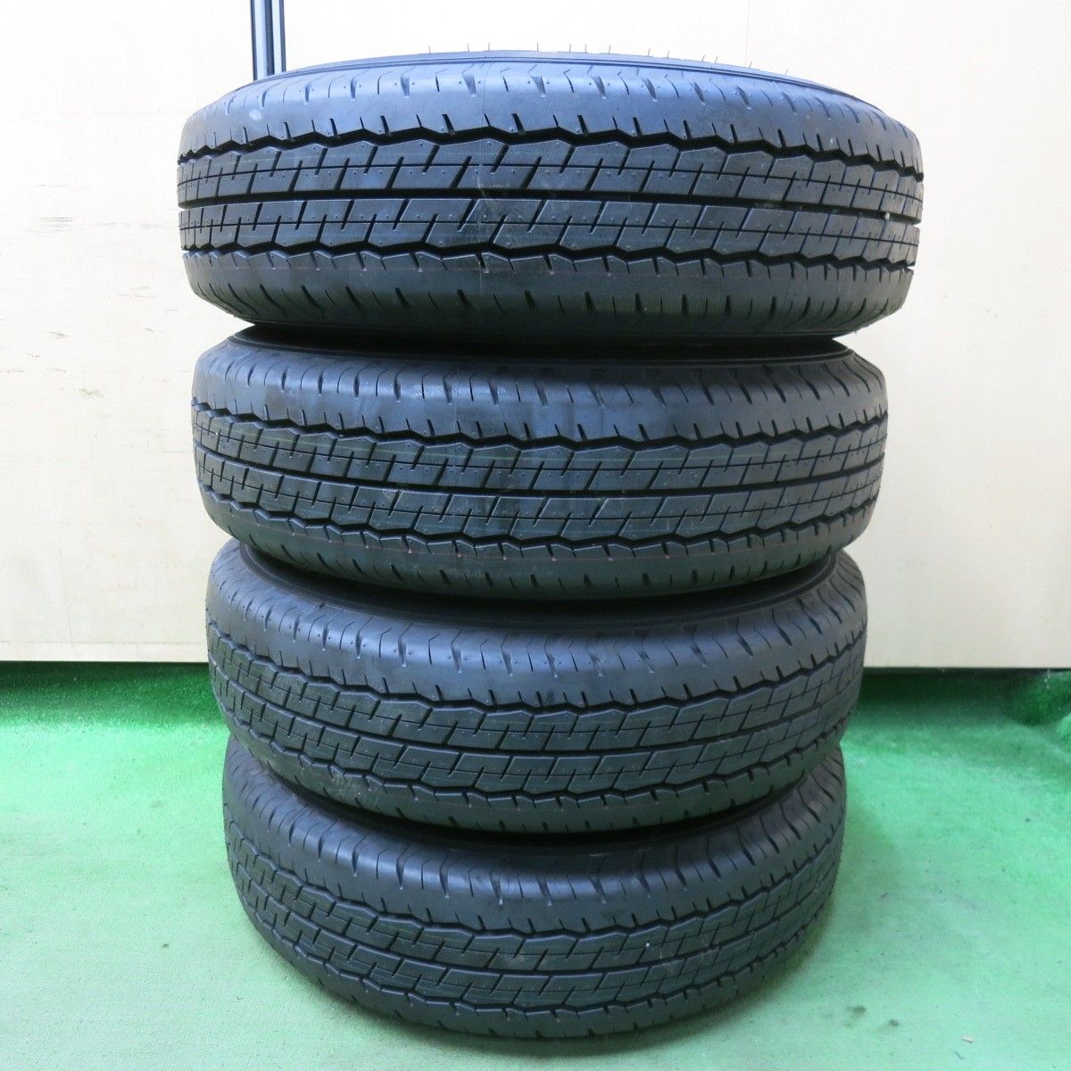 DUNLOP 195/80R15 SP175N 4本 新車外し　ハイエース 新車外し！21年☆トヨタ 200系 ハイエース 純正 スチール 195/80R15
