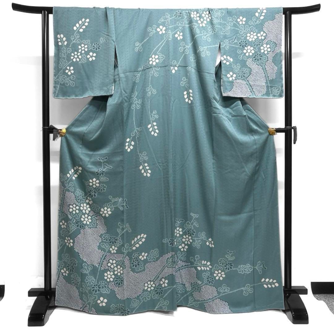 未着用　訪問着　絞り　菊花　紗綾形地紋　くすみカラー　ブルー　着物　044a d 未着用 訪問着 絞り 菊花 紗綾形地紋 くすみカラー ブルー 着物