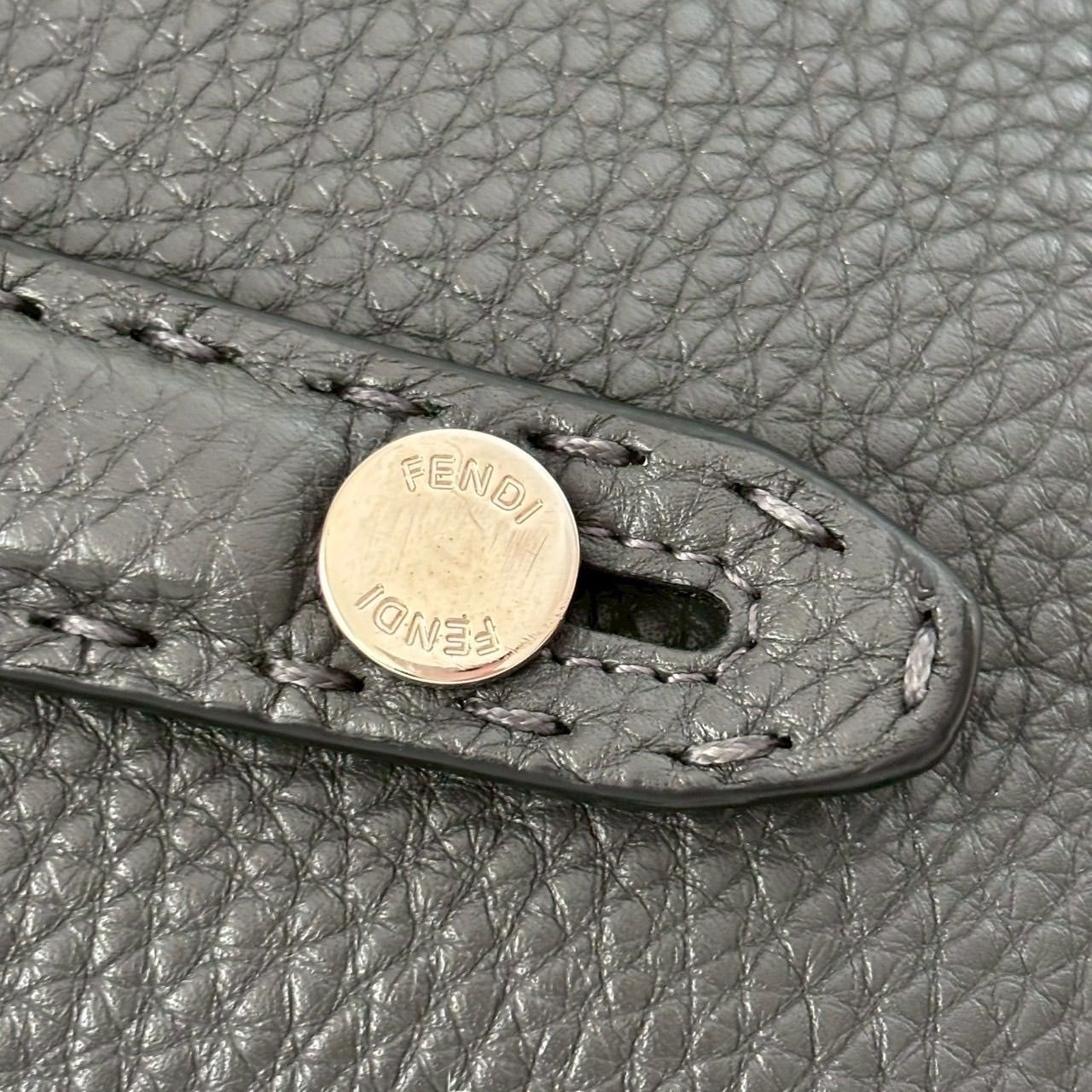 FENDI フェンディ クラッチバッグ セレリア 7M0225 グレー系 シルバー金具 レザー メンズ セカンドバッグ ポーチ Ｌ字ファスナー【本物保証】 FENDI フェンディ クラッチバッグ セレリア 7M0225 グレー系 シルバー