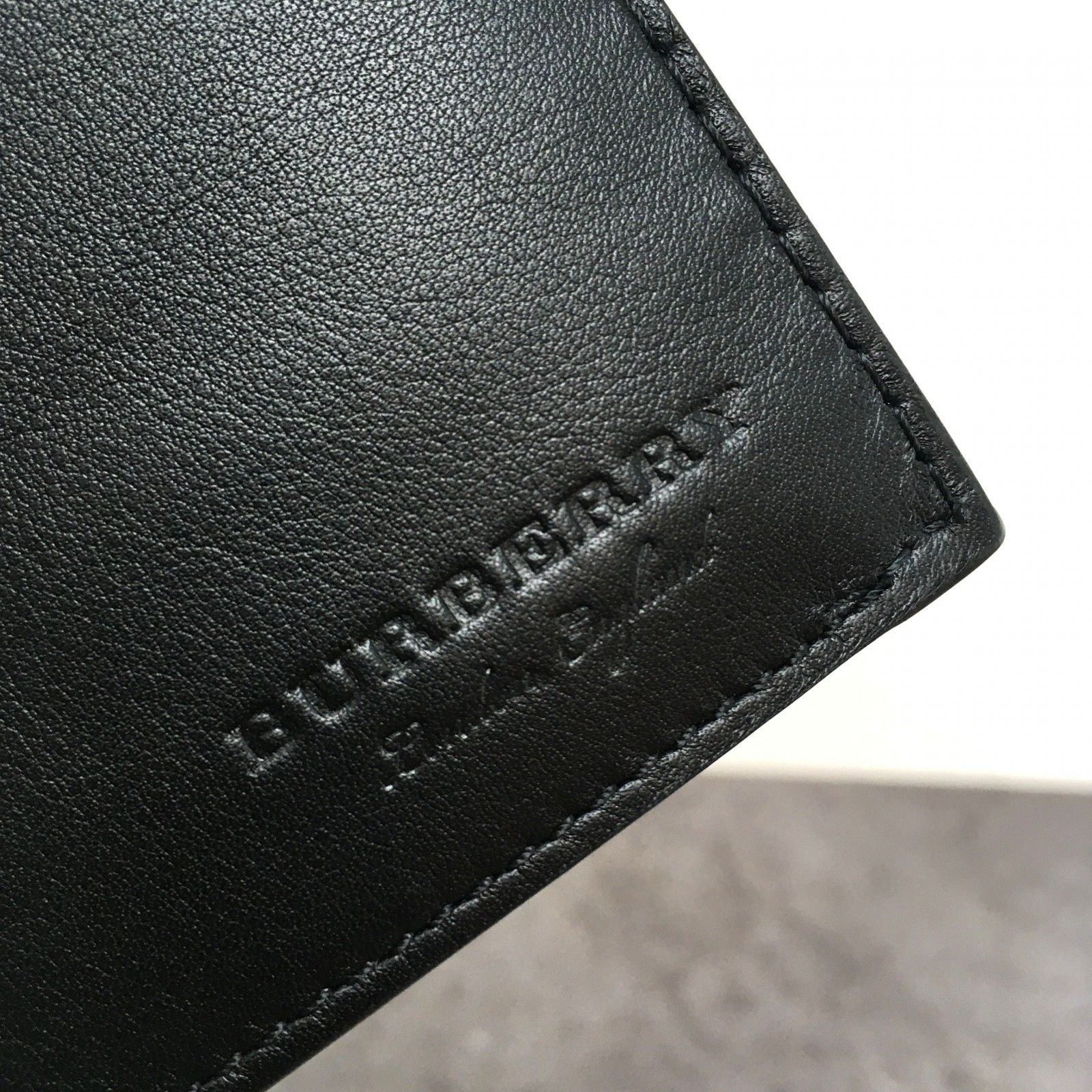 送料込み！ 未使用品 BURBERRY 長財布 縦型 ブラック 箱付き 143