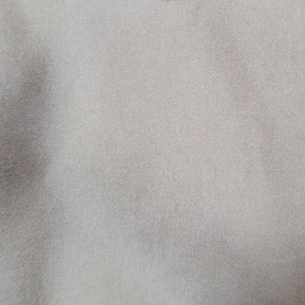 カーキブラウン