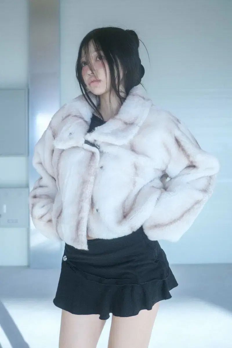 新作続々入荷。 スイムシティ リージニア ファージャケット アイボリー Regina fur crumble