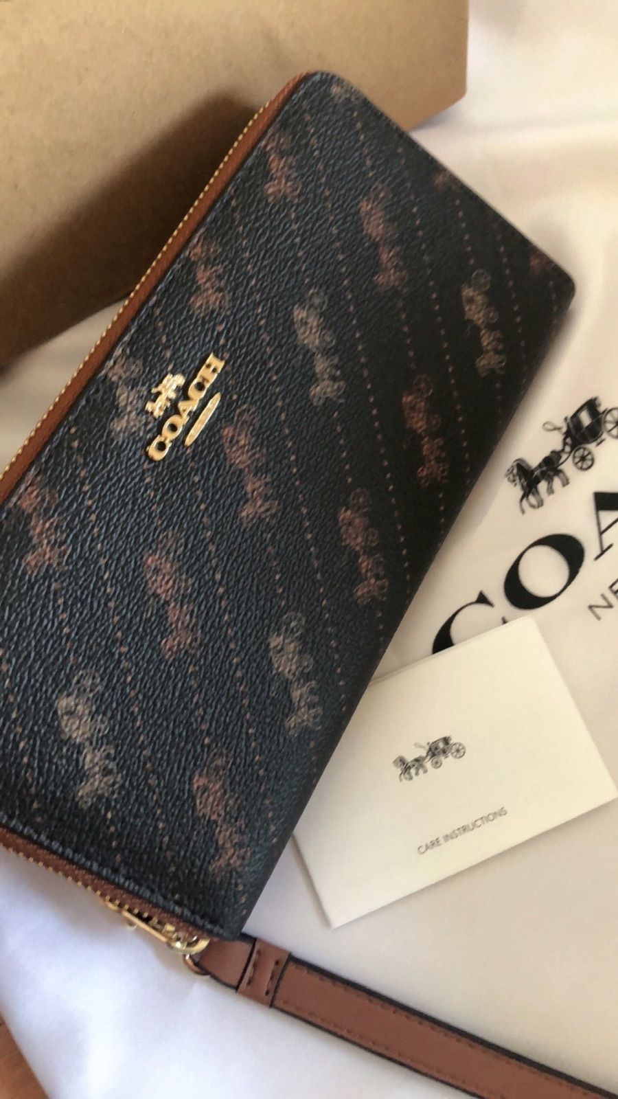 公式銀座 COACH ホースアンドキャリッジ ストラップ付き長財布