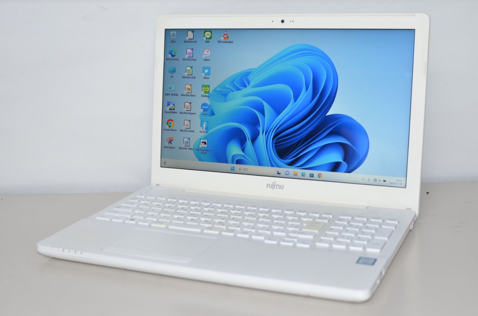 中古良品ノートパソコン Windows11+office 爆速SSD240GB 富士通 AH50/C3 core i7-7700HQ/メモリ8GB/15.6インチ/WEBカメラ/ブルーレイ搭載 中古良品ノートパソコン 富士通 AH50/C3 Windows11+office 爆速