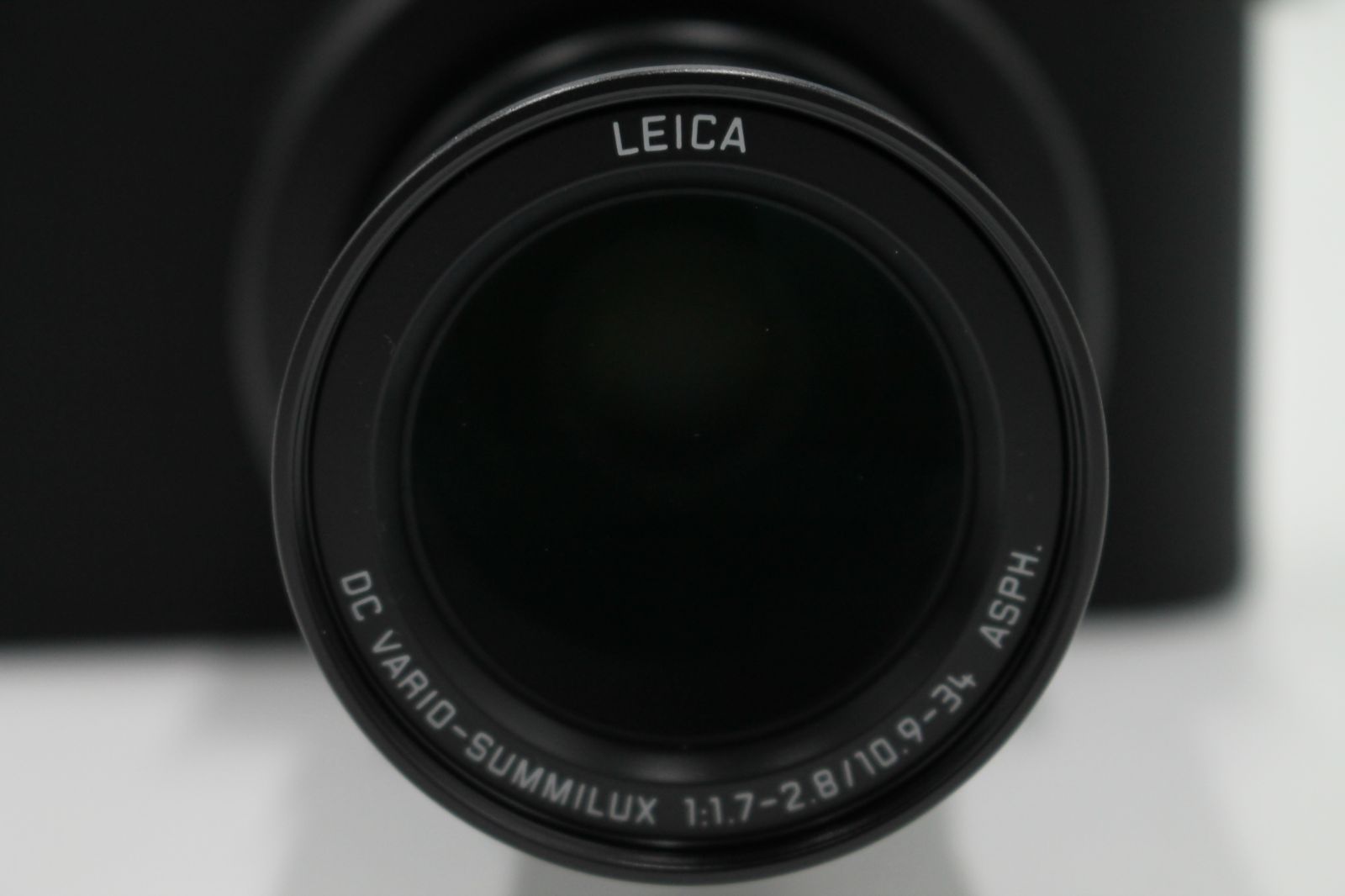 D-LUX8