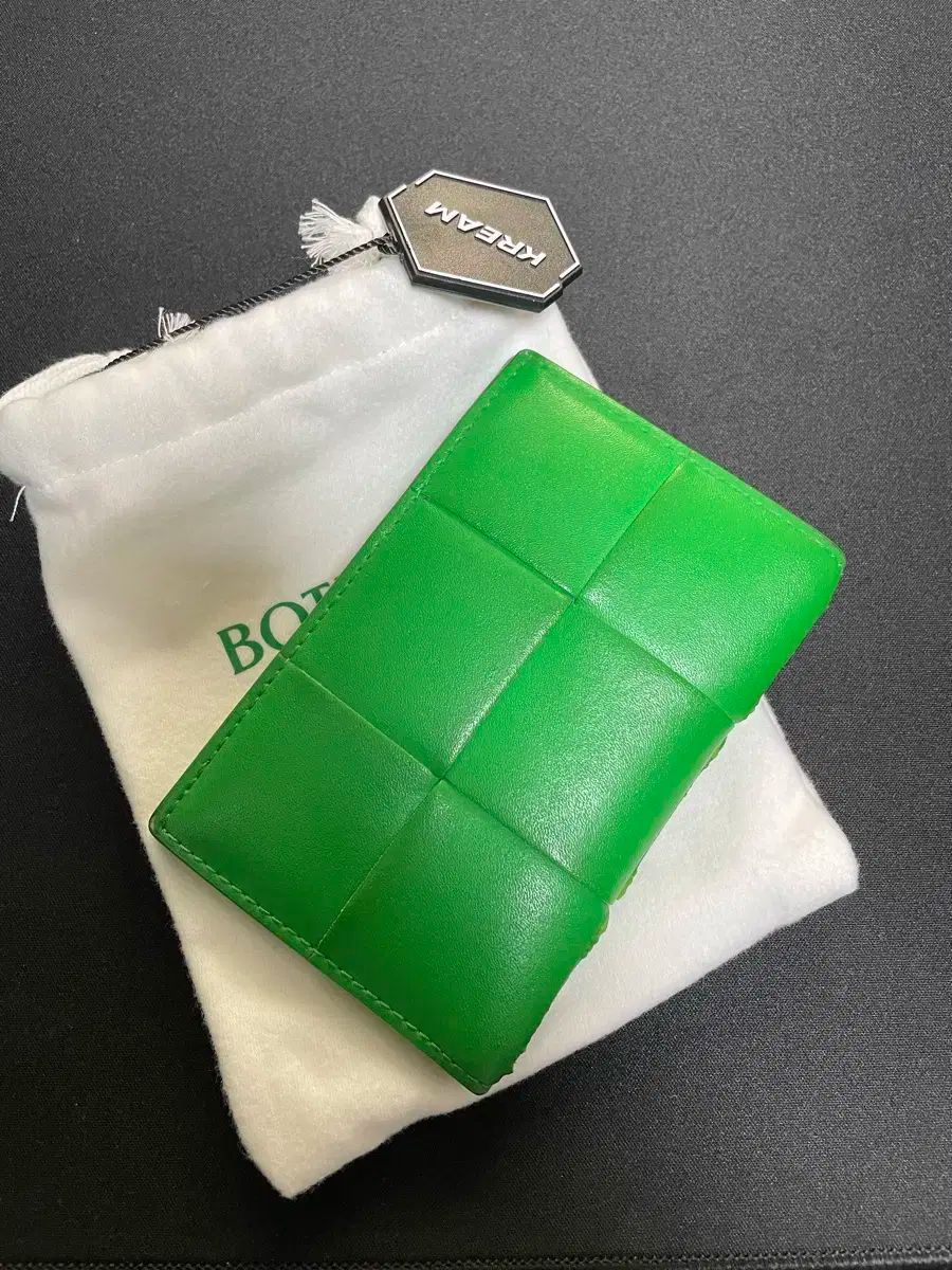 ボッテガ ヴェネタ BOTTEGA VENETA パラキート 黒 緑 二折り財布