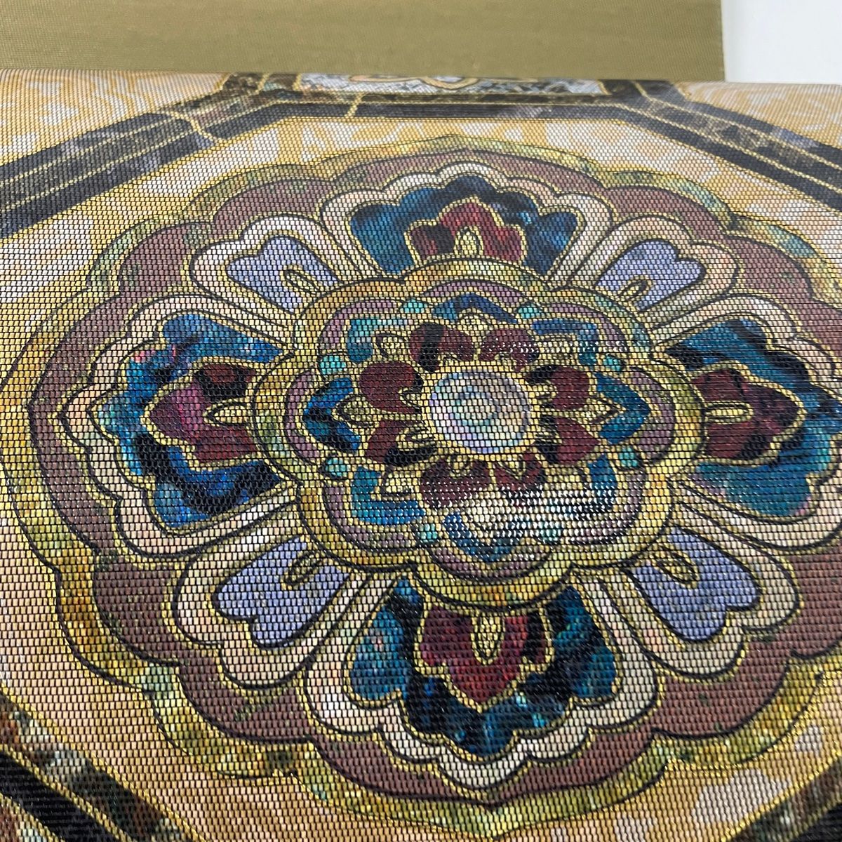 袋帯　『蜀江』　螺鈿　貼絵箔　手織　シルバー系　お太鼓柄　正絹 袋帯 美品 名品 蜀江華文 螺鈿箔 箔 茶色 お太鼓柄 正絹 【中古