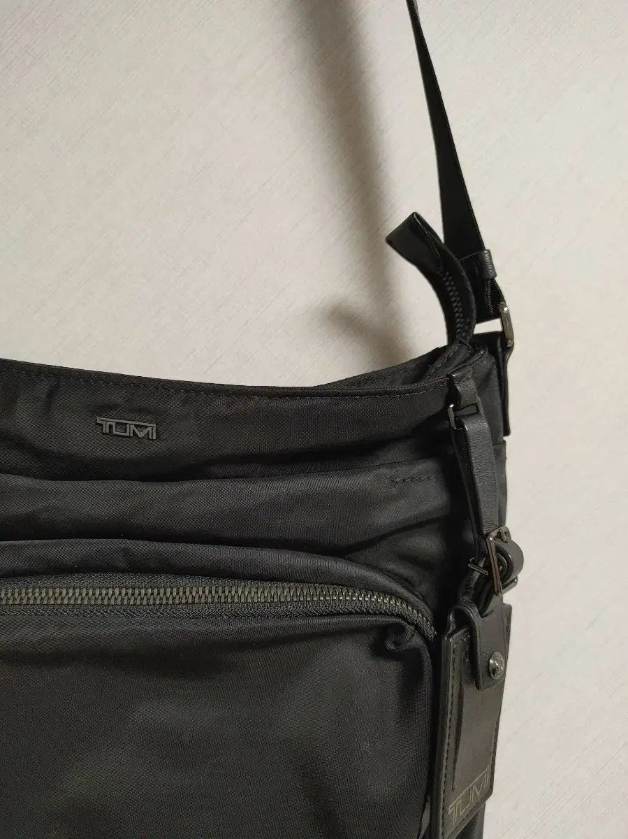 トゥミ(TUMI) レザー ショルダーバッグ | 通販・人気ランキング - 価格