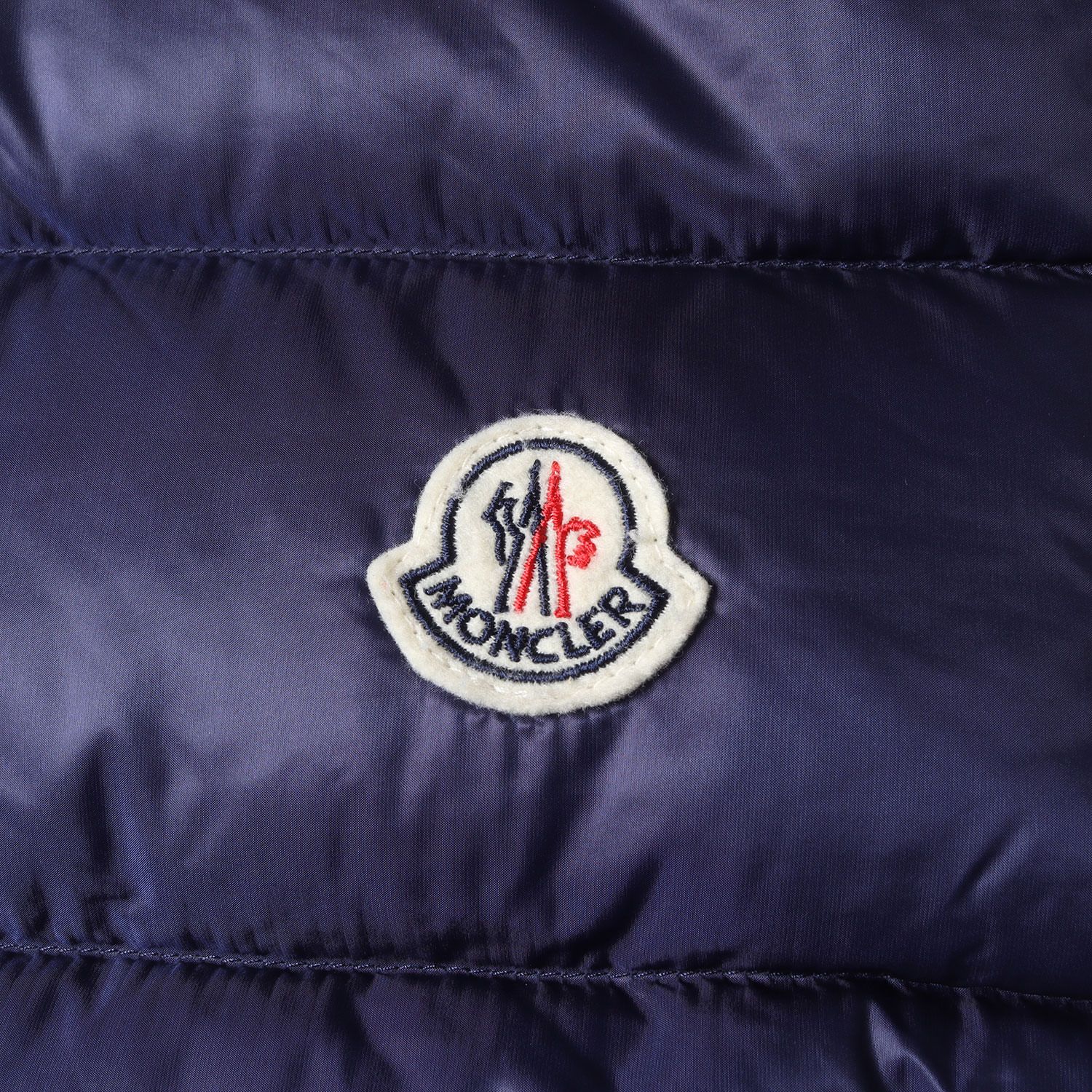 MONCLER モンクレール ダウンベスト パッチ刺繍ロゴ付き MONCLER商品の
