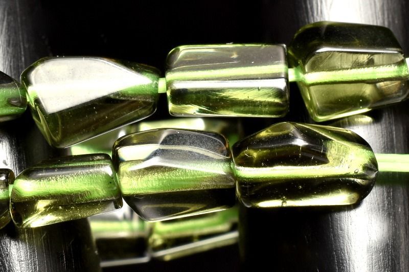 1点物】SA級☆入手困難 モルダバイト 6.5-9.5x3-6.5mm 原石ラフカット