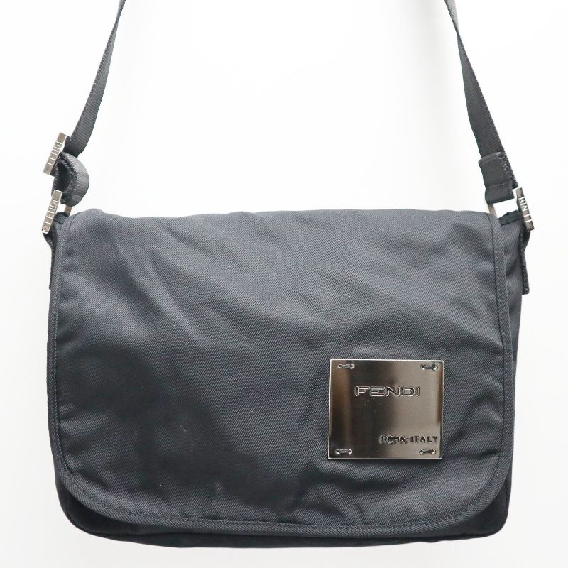 FENDI フェンディ ロゴプレート ナイロン ショルダーバッグ ブラック K10-k082
