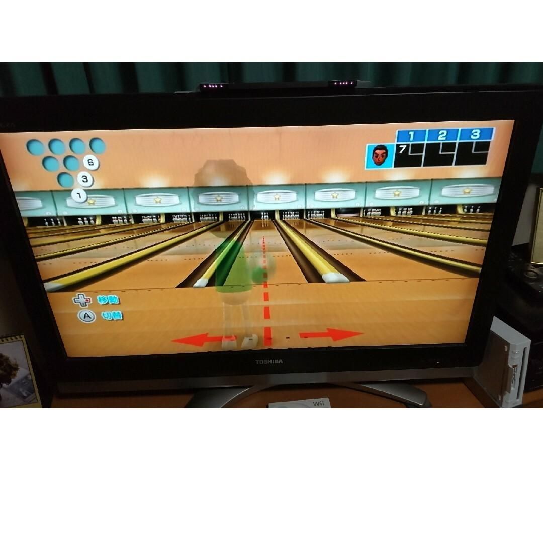 中古美品】すぐに遊べるリモコン/ヌンチャク各2台 Wii Sports 付き 